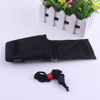 專業定制，便攜守護——黑色不規則圖形相機保護套廠家直銷解析